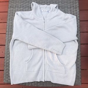 Lulu B worn once the SOFTEST zip up hoodie! Size L